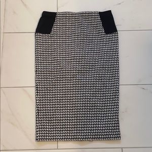 NY&Co houndstooth midi skirt